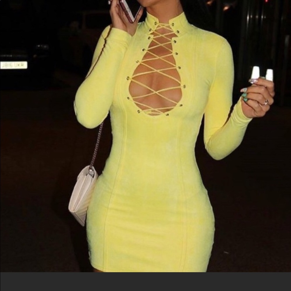 Sexy yellow dress 👗